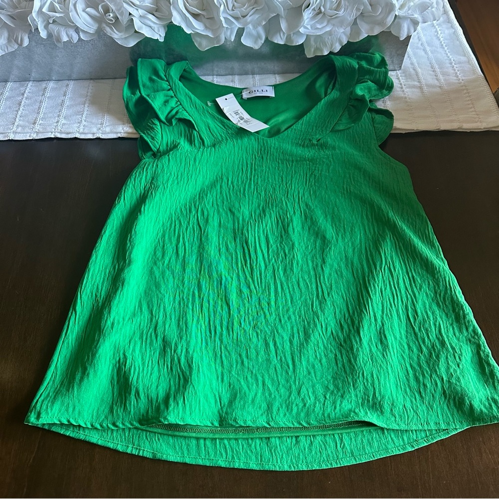 NWT GILLI Kelly Green, Crepe Ruffled Trim Tank Top